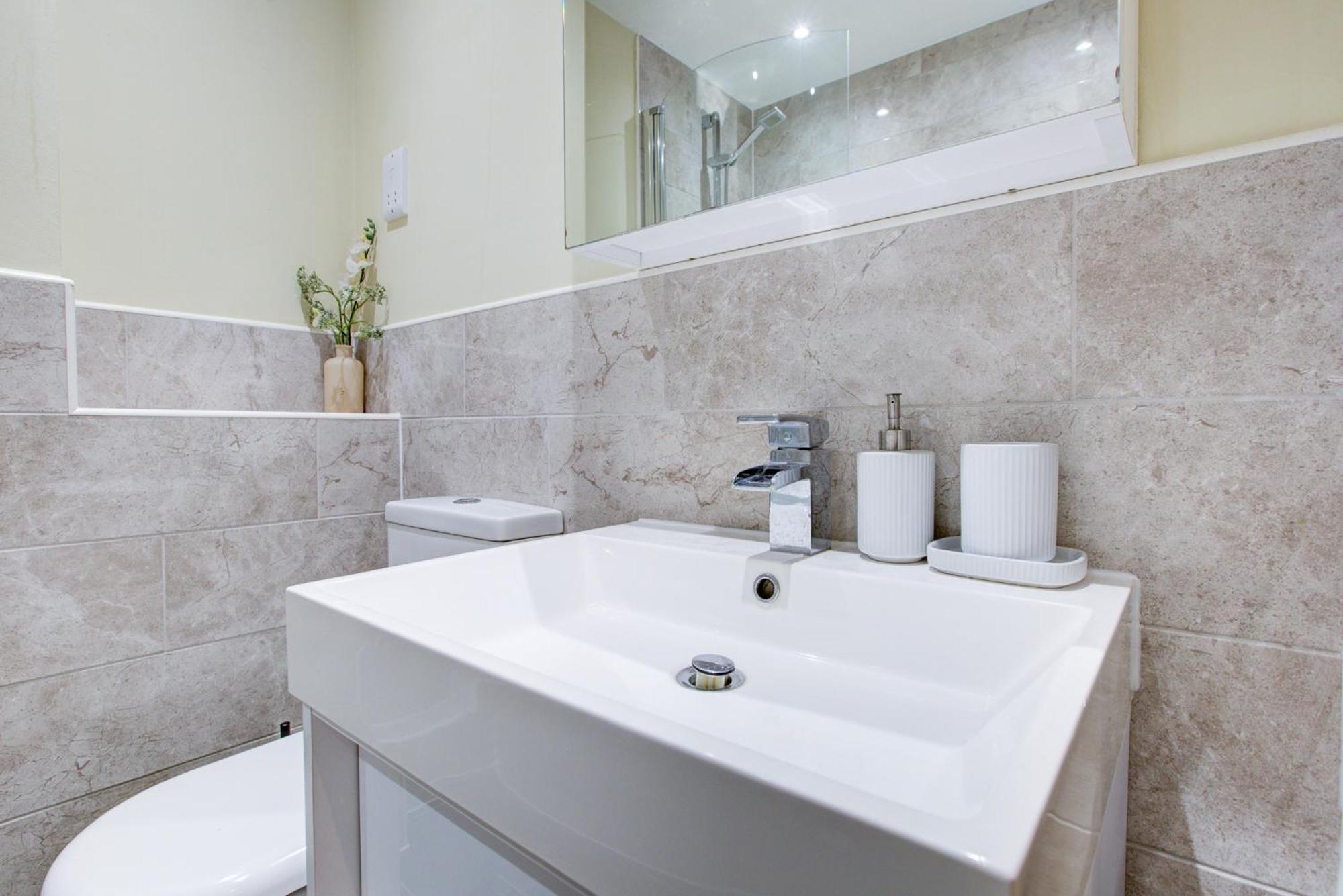 Spacious & Modern 2 Bed Sleeps 5 In Walthamstow Londres Exterior foto